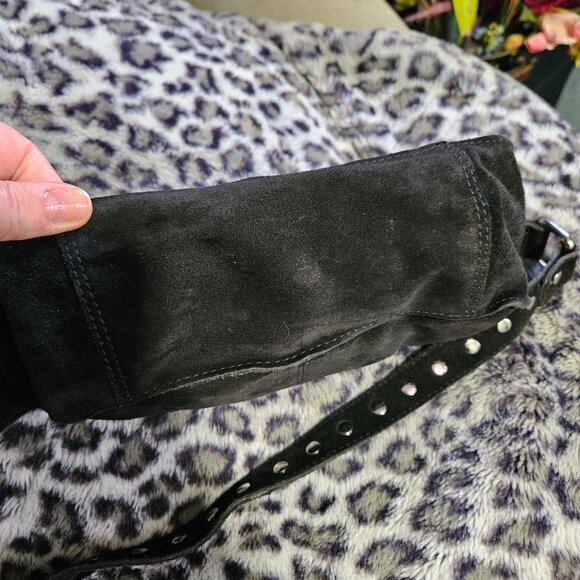 Núnoo | Ellie Black Suede Crossbody Bag - Picture 5 of 12